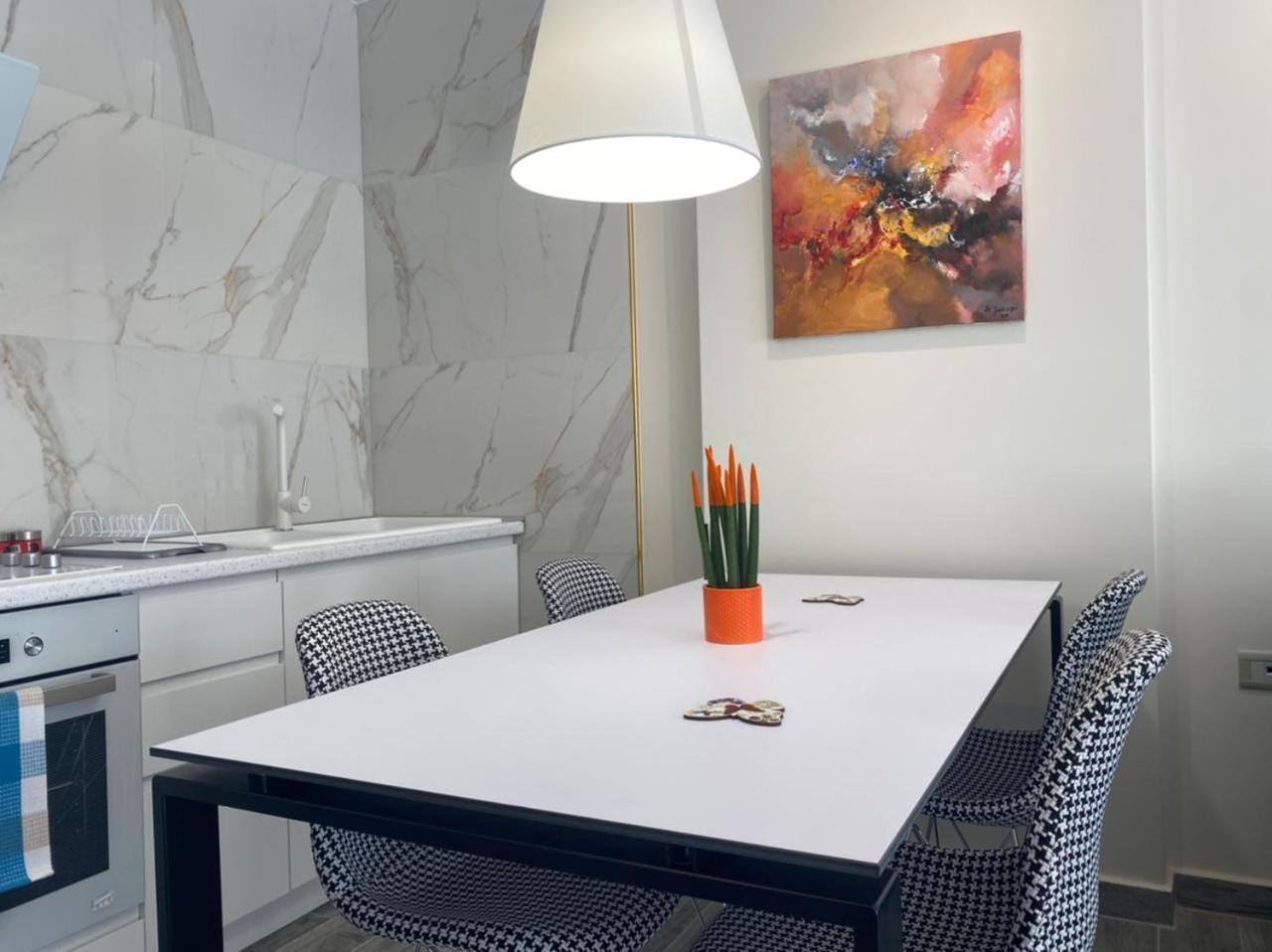 Luxury Seaview Vlora Flat Free Parking Apartment Bilik gambar
