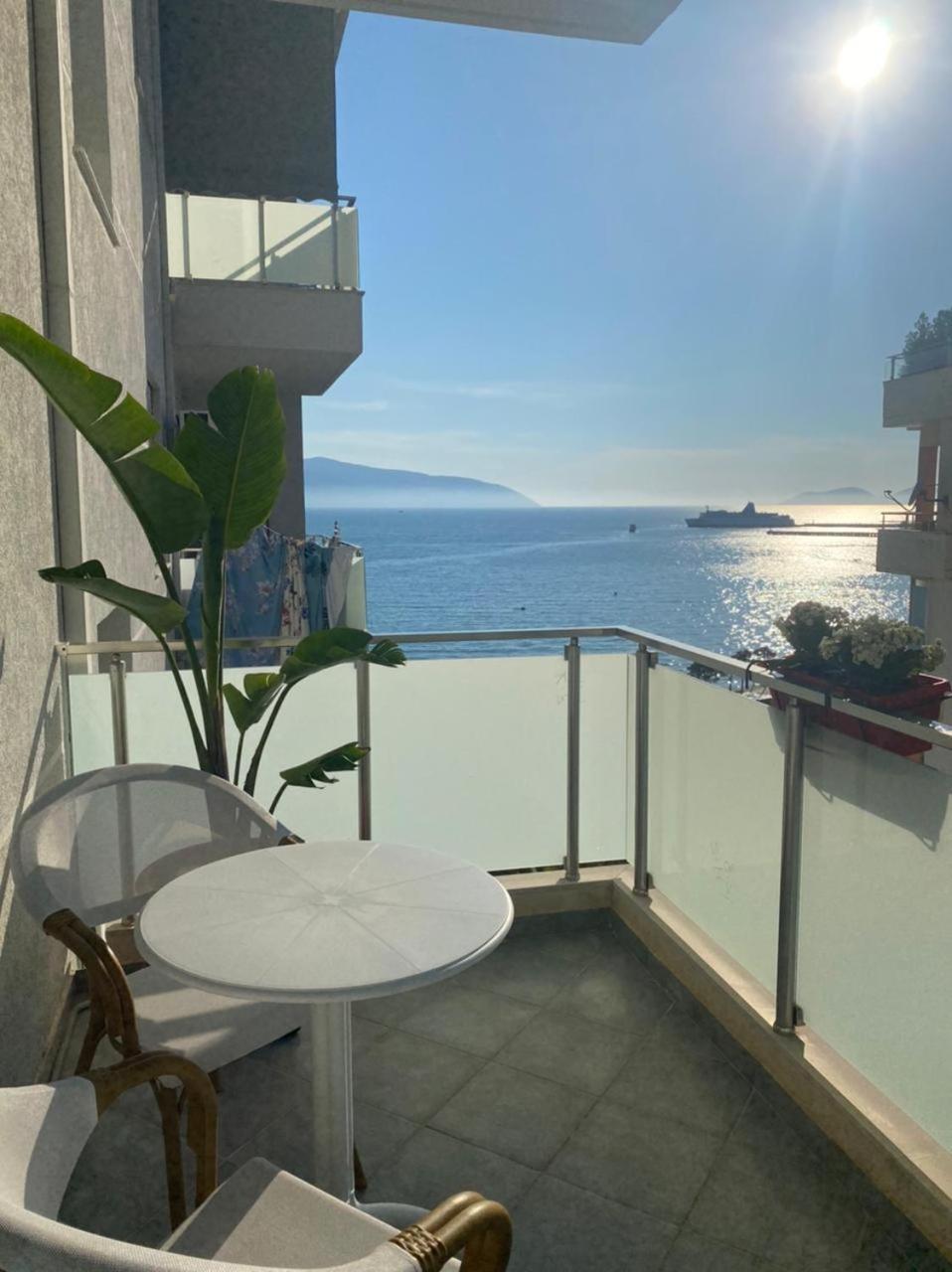Luxury Seaview Vlora Flat Free Parking Apartment Bilik gambar